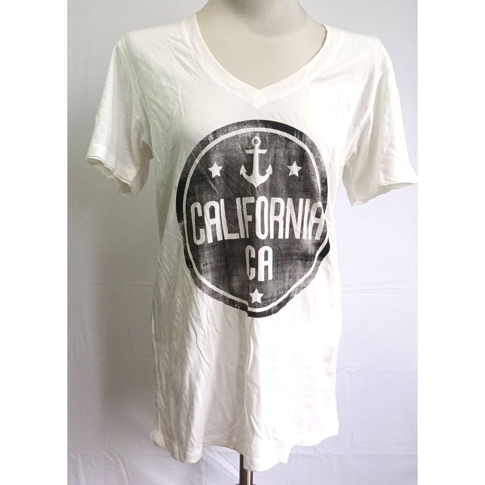 213 Apparel White V Neck California Short Sleeve Shirt Medium